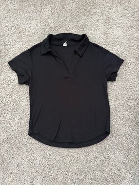 Black Collared V-Neck Crop Top - Women's